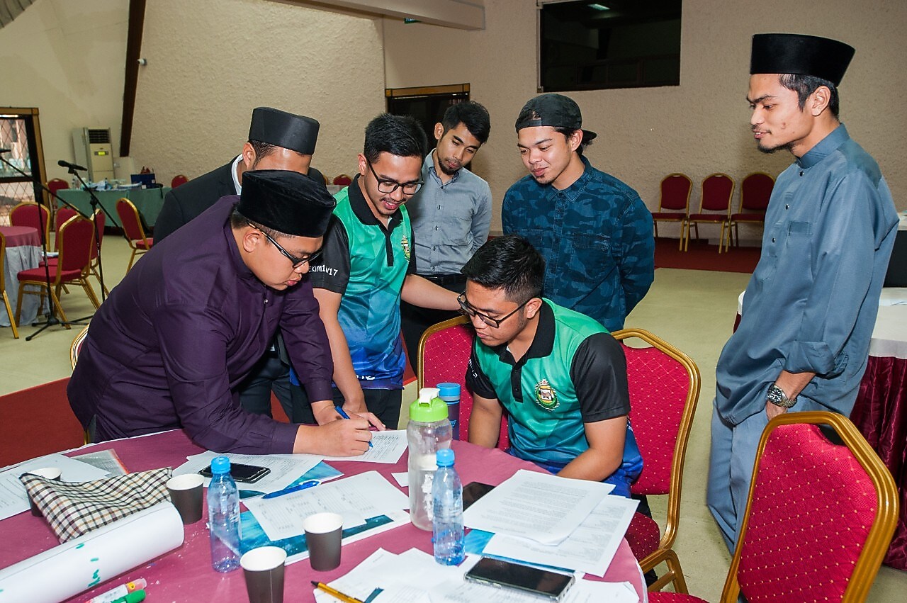 Group of students discussing ideas