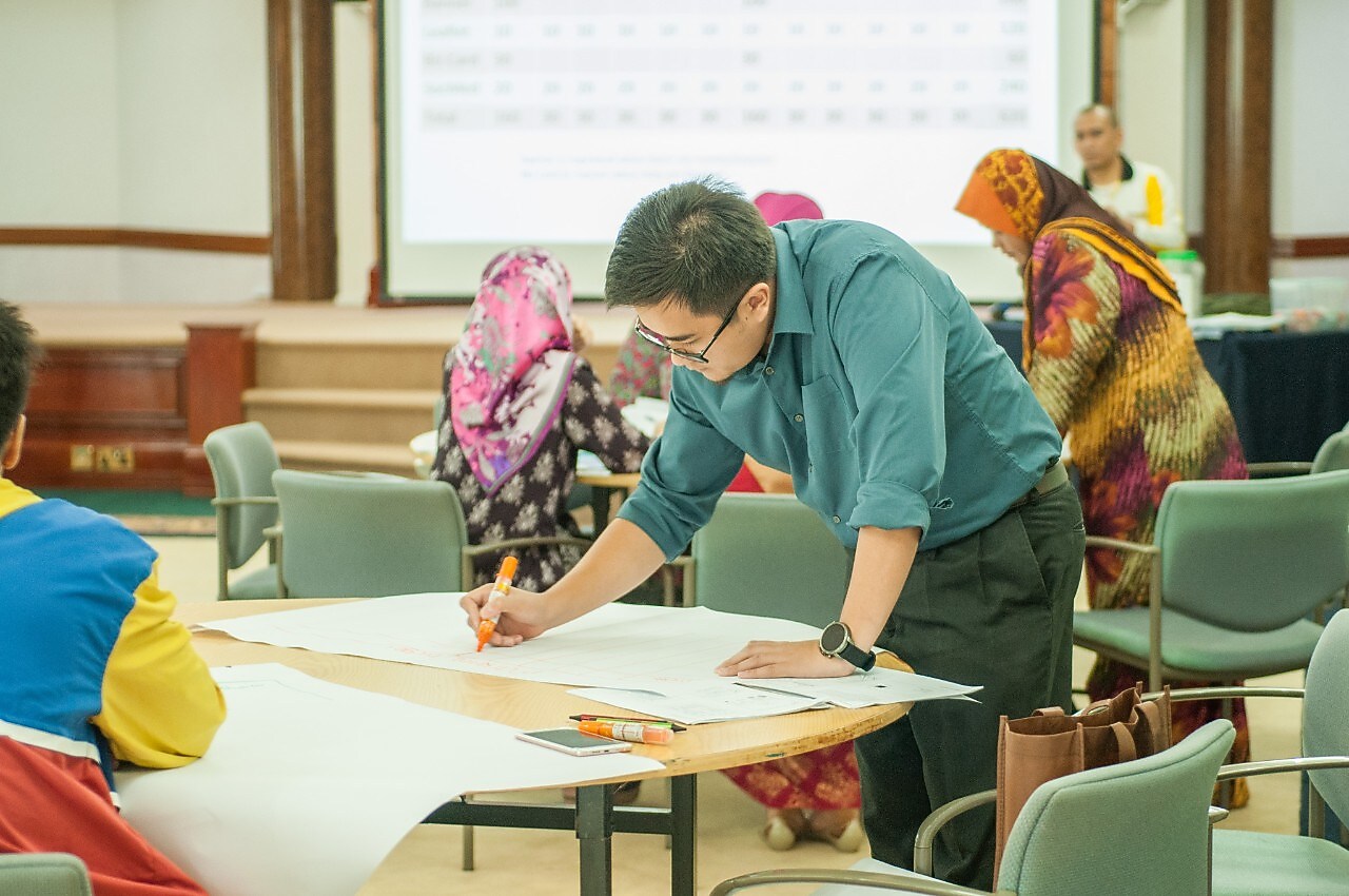 Entrepreneur discussing about business plan