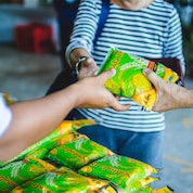 people distributing food items